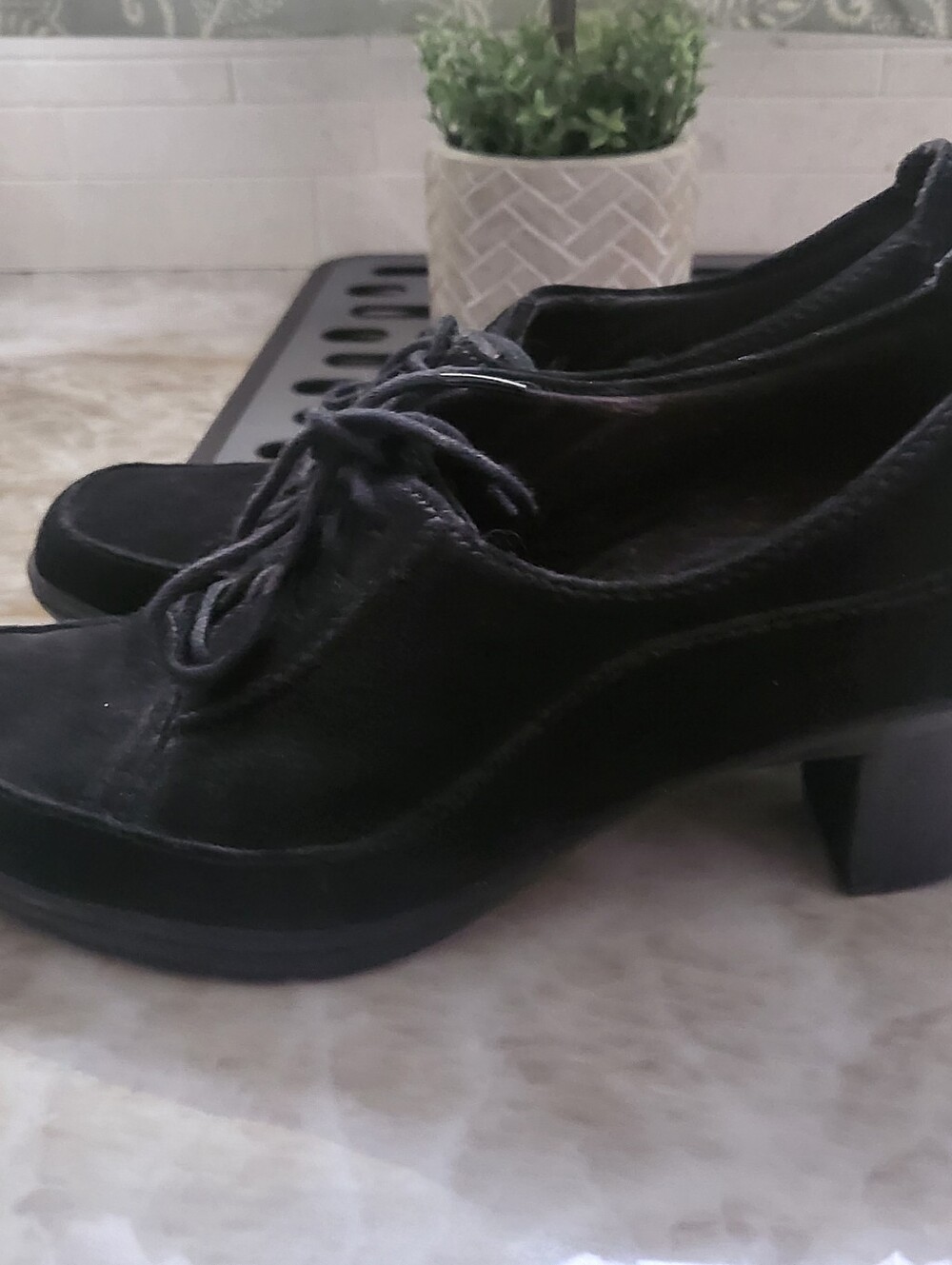 Clarks - Picture 2 of 6